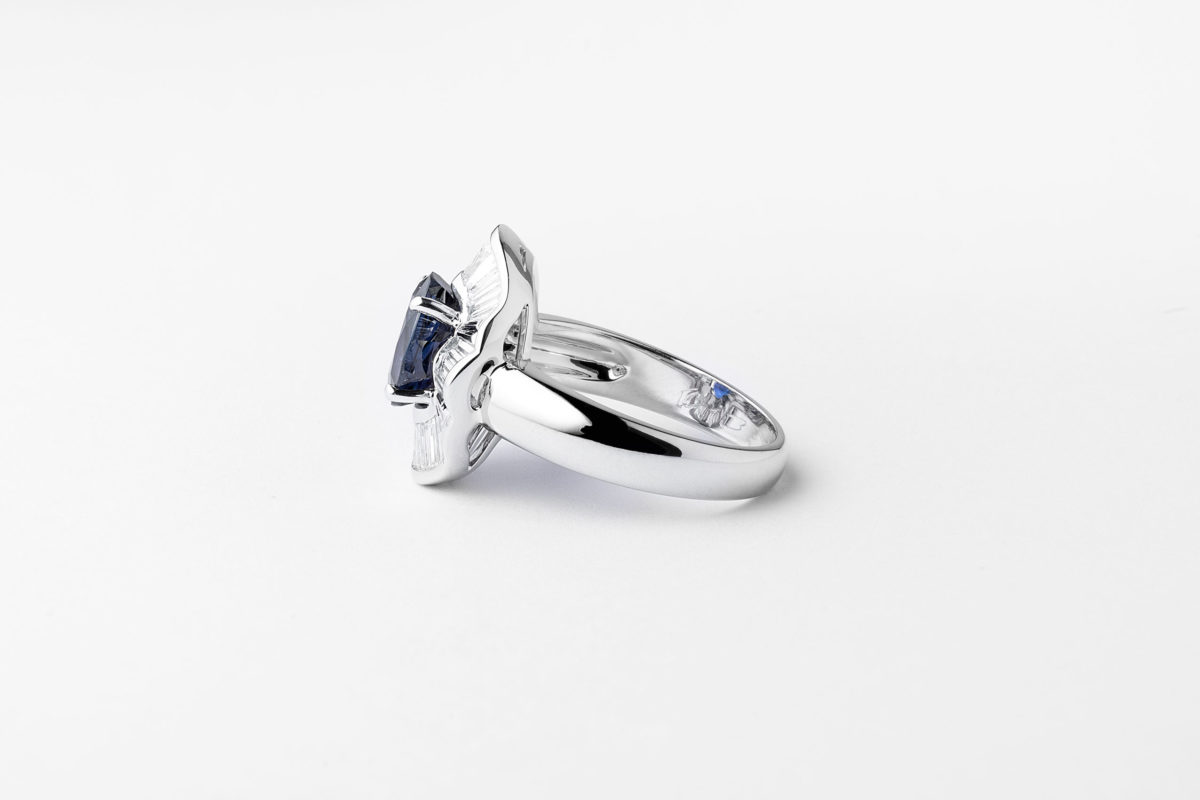 SORTIJA DE ORO BLANCO CON ZAFIRO NATURAL Y DIAMANTES – Unión Joyera de ...